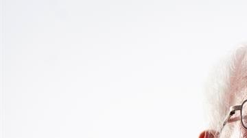 El candidato demócrata al presidente de los EE. UU., Bernie Sanders, habla en un mitin de campaña en Venice, California, EE. UU., el 21 de diciembre de 2019.