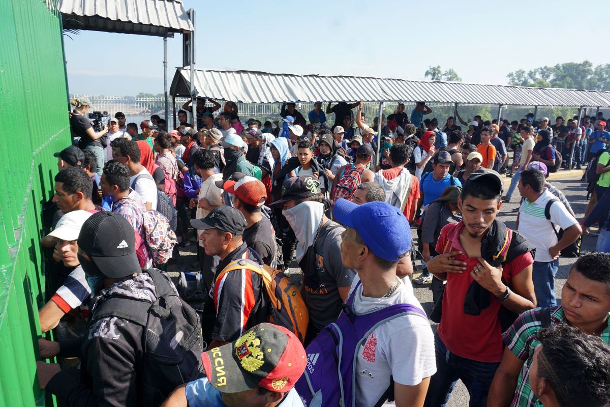 Caravana Migrante Desata Nueva Crisis En México Por Acuerdos Con Eeuu La Opinión
