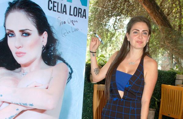 La Playmate Celia Lora Explota Sus Atributos En Encaje Rojo Pasión La Opinión 1068