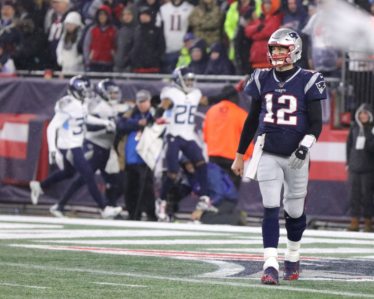 Tom Brady tras su pase final, que fue interceptado para touchdown.