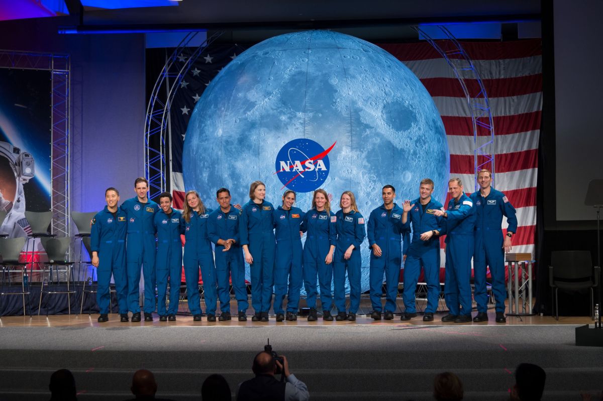Graduados del curso de NASA para participar en futuros viajes espaciales.