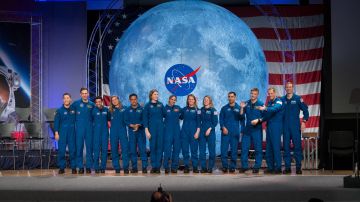 Graduados del curso de NASA para participar en futuros viajes espaciales.