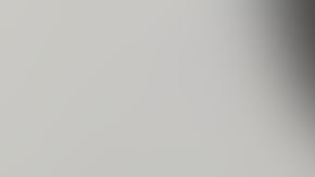 Antonio Brown está acusado de tres cargos por el incidente enfrente de su casa.