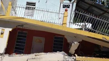 Una residencia que colapsó por el terremoto en el barrio Barinas, en Yauco.