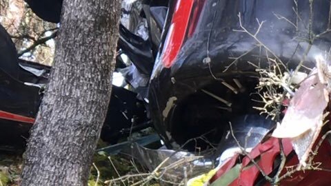 En el avión viajaban tres pasajeros, dos de ellos se reportaron sin vida tras el accidente.