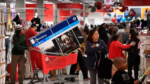 La tienda también esperaba vender muchos más artículos electrónicos.