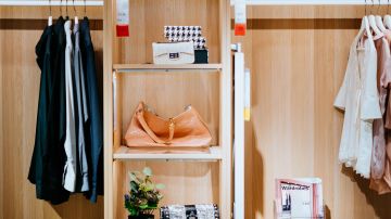 Con mucha o poca ropa, puedes organizar de mejor manera tu closet.