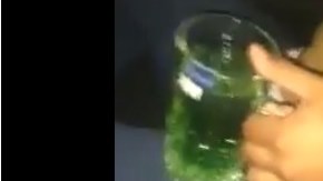 Los presuntos narcos escuchan música y beben alcohol.