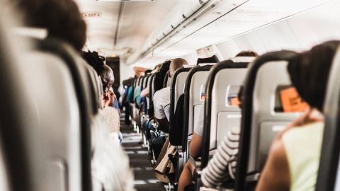 Consejos para viajar en avión por primera vez. *Foto: Gerrie van der Walt vía Unsplash