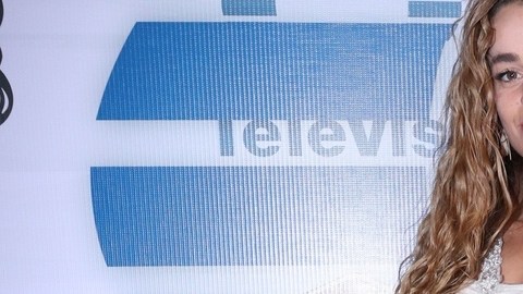 Candela Márquez nació en España, tiene 31 años y ha trabajado en producciones para Televisa, Telemundo y Univisión.