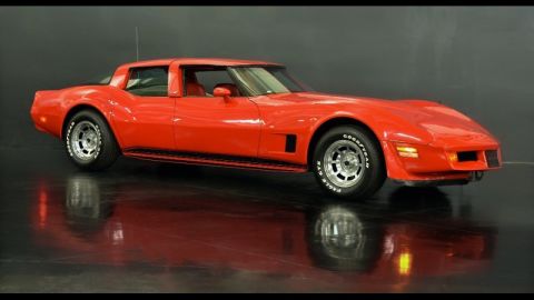 Raro Corvette de cuatro puertas