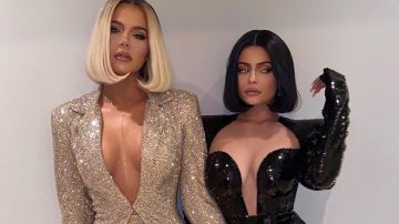 Khloé Kardashian junto a su hermana Kylie Jenner.