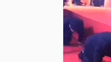 Una empresa en China castigó a sus empleados por baja productividad obligándolos a gatear.