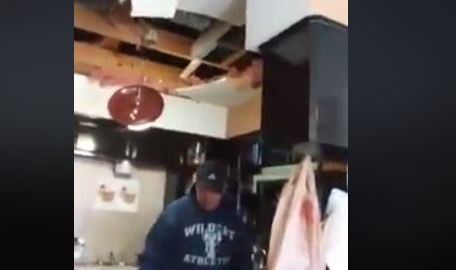Los daños fueron severos a casas.
