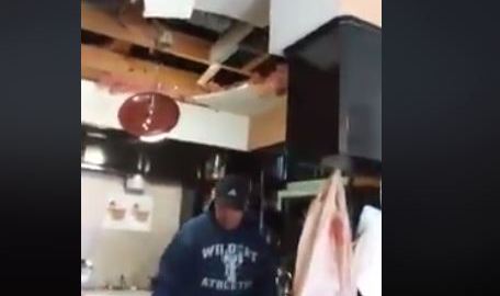 Los daños fueron severos a casas.