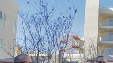 El alcalde Eric Garcetti, en la inauguración de la vivienda para personas desamparadas.