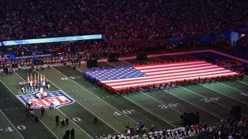 El himno nacional antes del Super Bowl LIII.