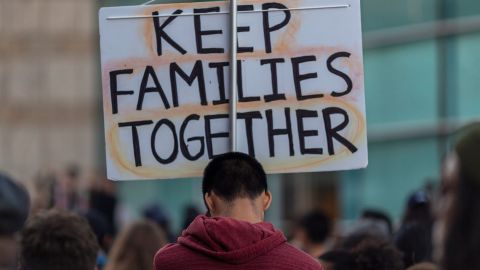 Miles de indocumentados tienen hijos estadounidenses.