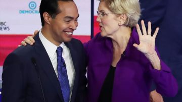 La camaradería entre Castro y Warren se vio durante algunos debates.