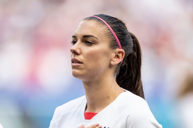 Alex Morgan entrena embarazada