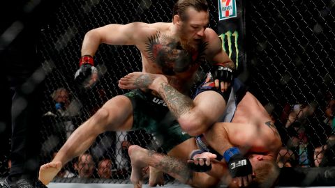 McGregor destrozó a Donald Cerrone en su regreso al octágono.