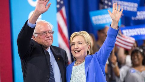 Bernie Sanders declara su apoyo a Hillary Clinton.