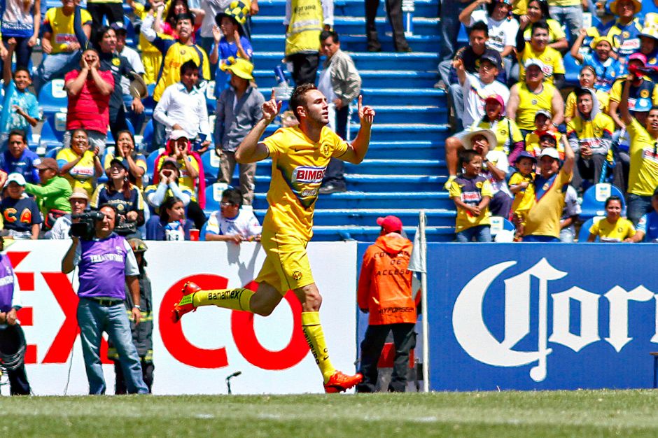 Miguel Layún celebrando un gol ante el Puebla.