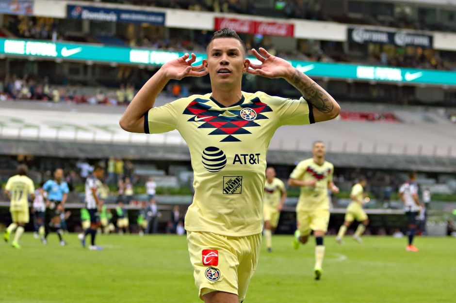 Mateus Uribe celebrando un gol ante el Monterrey.