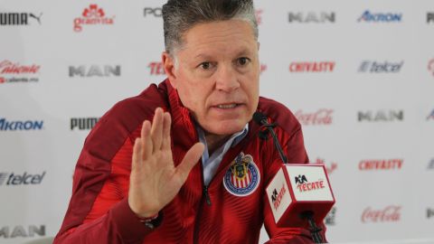 Peláez no renunciará a su puesto en Chivas.