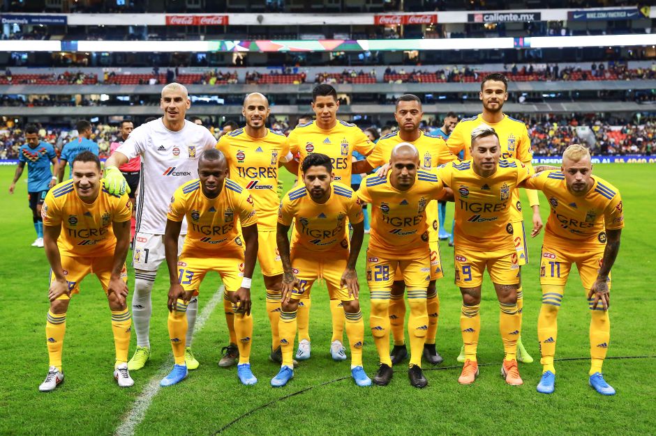 Tigres con su uniforme de local.