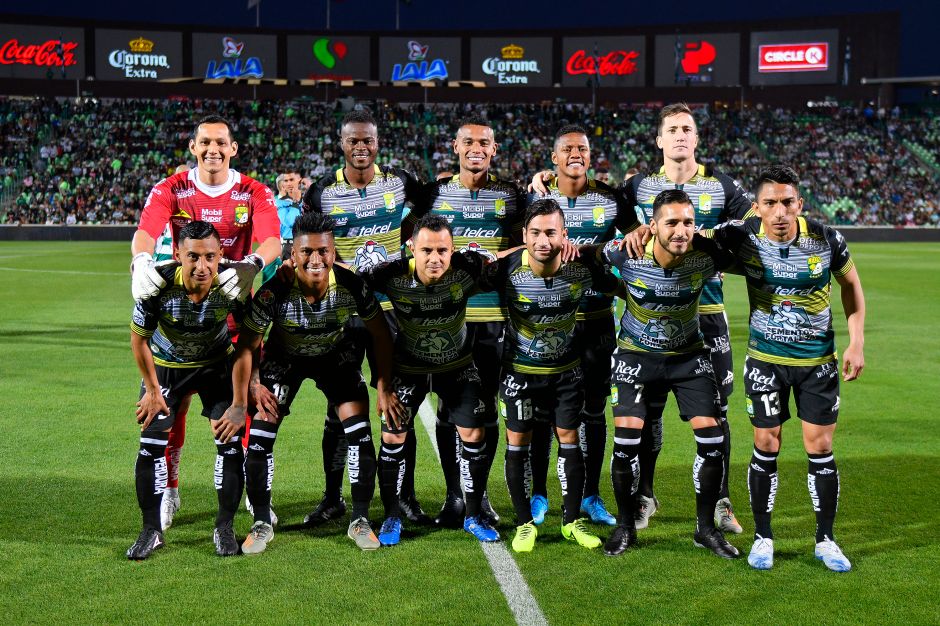 León con su uniforme de visitante.