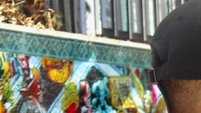 Luis Morán (izq.) ayuda a que los latinos conozcan la importancia del Censo. / foto: Suministrada.