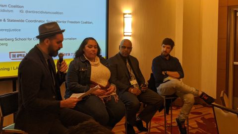 Matt Ferner, April Grayson, Sam Lewis y Ev Boyle fueron algunos de los panelistas que ofrecieron experiencias y opciones de cómo cubrir el tema del sistema penitenciario. (Jacqueline García/La Opinión)