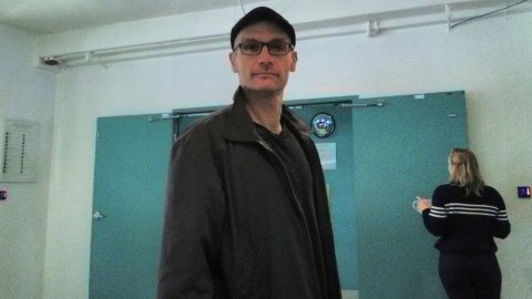 Riley Gude, de 45 años, ha logrado salir de la indigencia después de 20 años. (Suministrada)