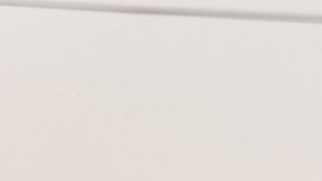 Niños corren en un parque ubicado a un lado de un almacen en Inland Empiure. (Marguerite Casey Foundation)