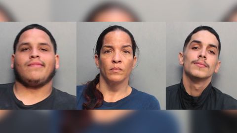Según los testigos, los dos hijos participaron en dos tiroteos diferentes en el condado de Miami-Dade.