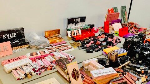 Autoridades alertan sobre maquillaje pirata proveniente de China y con riesgos para la piel y la salud.