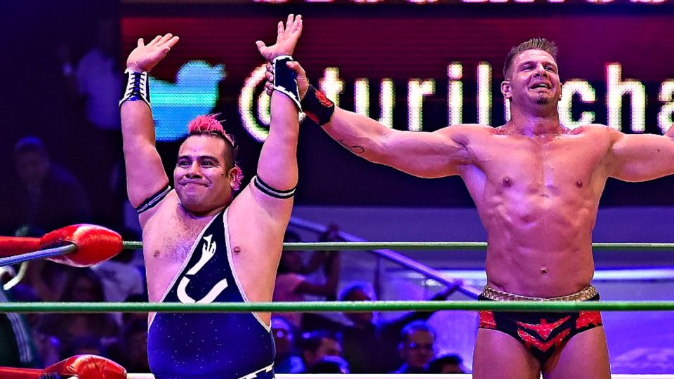 El luchador Máximo fue hospitalizado - La Opinión