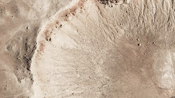 Este cráter de meteorito conocido como el cráter Barringer, tiene solo 50,000 años y se ha conservado en el clima árido de la meseta de Colorado.