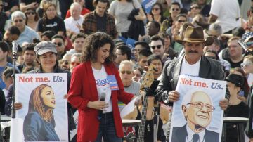 Joseline García aparece con sus padres en un mitin de Bernie Sanders en Venice.
