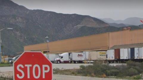 Entrada a la planta, en Irwindale, que pertenece a la compañía Molson Coors Beverage.
