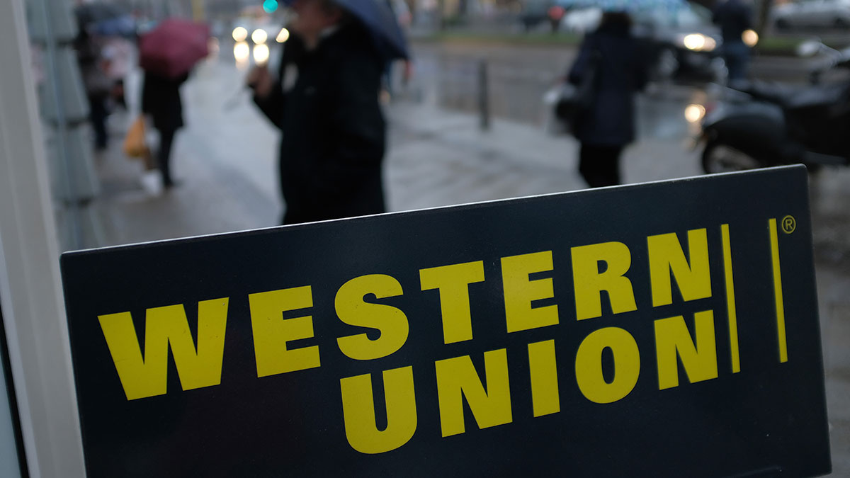 Autoridades mexicanas advierten que Western Union y Money Gram son las peores opciones para mandar dinero a México, por el tipo de cambio que pagan y las comisiones.