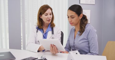 En diciembre ya había más mujeres que hombres con trabajo remunerado./Shutterstock