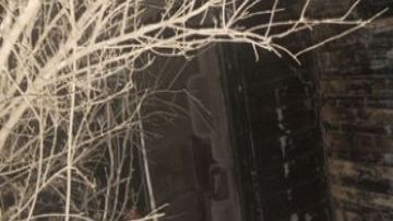 Narcos del Cártel del Noreste vuelcan su troca tras persecución.