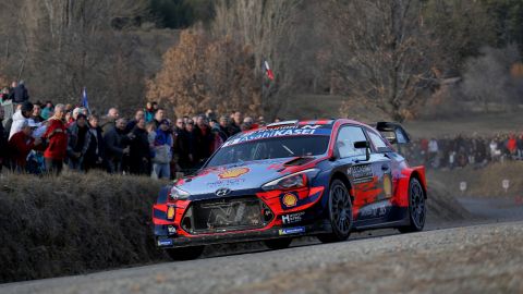 Ambos competidores del equipo Hyundai fueron trasladados inmediatamente a un hospital.