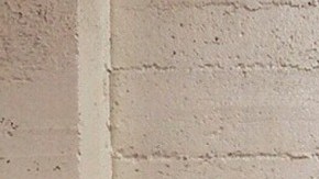 Tres adolescente atacaron a la mujer que fue a denunciar e acoso que sufría su hija.