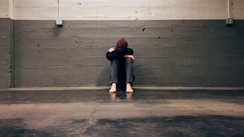 Tres adolescente atacaron a la mujer que fue a denunciar e acoso que sufría su hija.