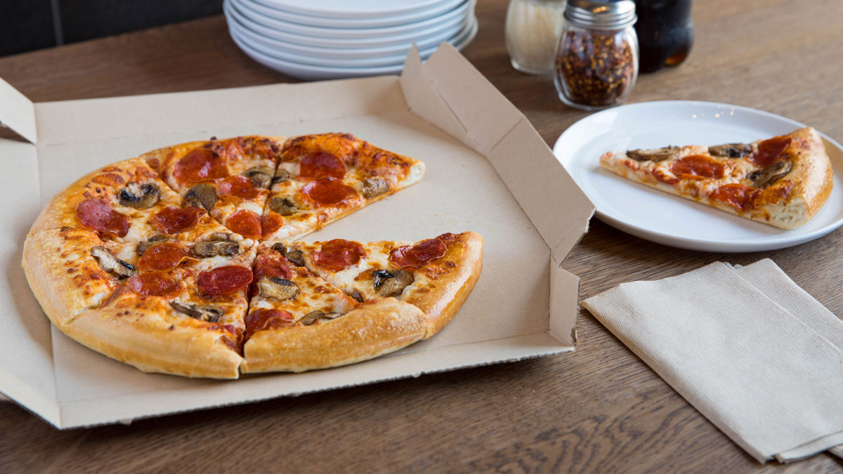 Pizza Hut dará dos años de pizzas GRATIS a la primera pareja que tenga  gemelos durante el Super Bowl - La Opinión
