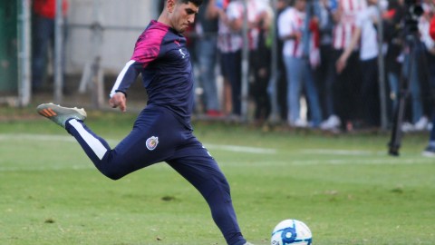 Víctor Guzmán atraviesa por un momento complicado de su carrera.