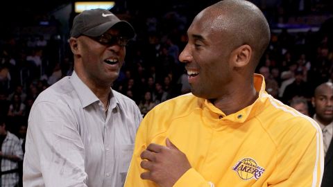 kobe bryant relacion con sus padres